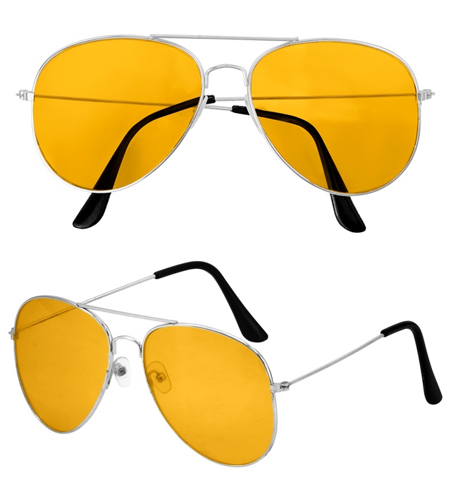 "LUNETTES PERSONNAGE AVEC LENTILLES JAUNES"