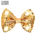 "NOEUD PAPILLON DORE A PAILLETTES AVEC 4 LED CLIGNOTANTS" ajustable