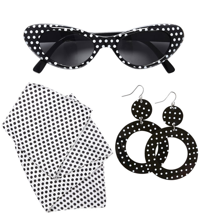 [95717] "FILLE DES ANNEES 50" (lunettes, boucles d'oreilles, foulard)