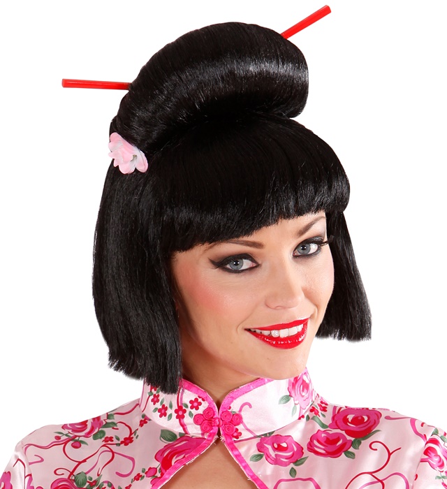 [J0578] "PERRUQUE GEISHA AVEC FLEUR ET BAGUETTES" en boîte