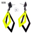 Paire de "BOUCLES D'OREILLES LOSANGE NOIR ET JAUNE NEON"