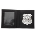 "BADGE DE POLICE DANS UNE POCHETTE"